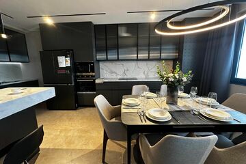 4-к квартира, 140 м², 9/10 эт.